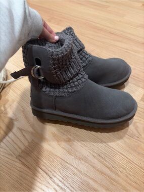 BRAND NEW. NEVER WORN. UGG Cambridge cuff boots— Grey